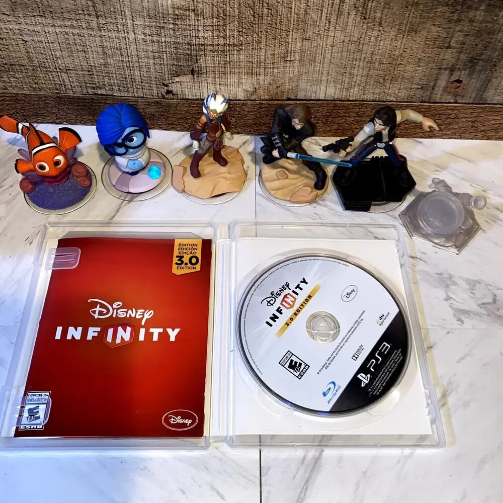 Disney Infinity 3.0 Lot of 6 Characters & 3.0 Disk CD Game